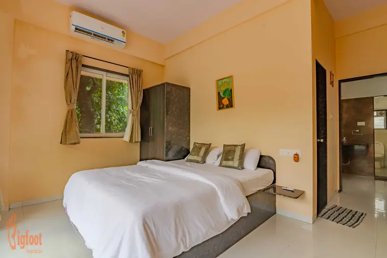 Queen bedroom at Hideaway Villa with air conditioning
